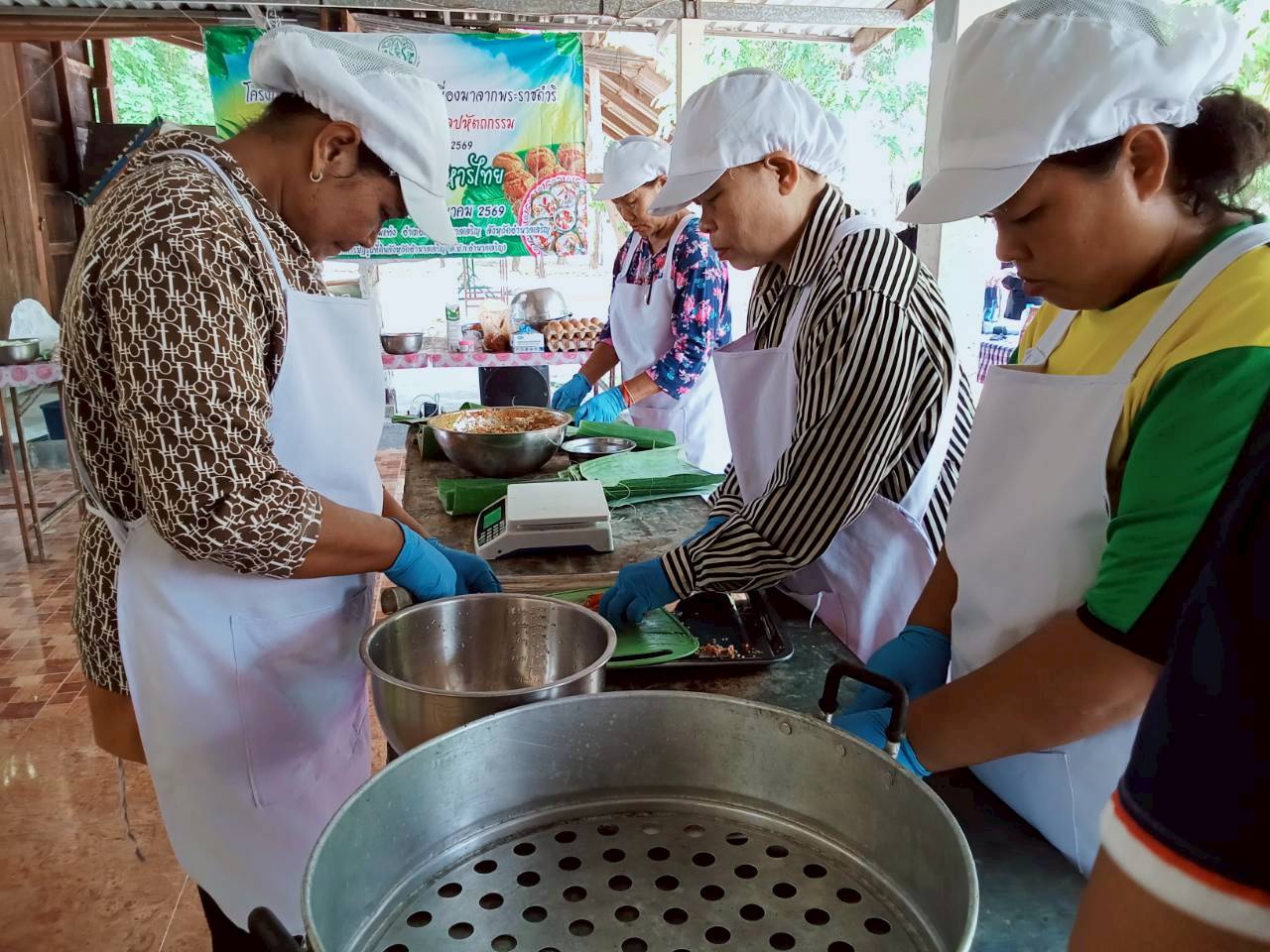 title - สำนักงานการปกิรูปที่ดินจังหวัดอำนาจเจริญ จัดฝึกอบรมโครงการดำเนินงานอันเนื่องมาจากพระราชดำริ ฯ หลักสูตรการทำขนมไทย